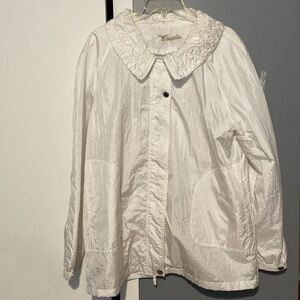 🌸Neyelle women jacket size XL White 100% Nylon / Lining 100% polyester